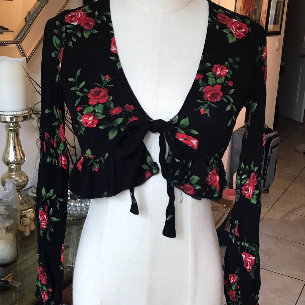 Forever 21 Black Floral Tie-Front long sleeve Blouse
